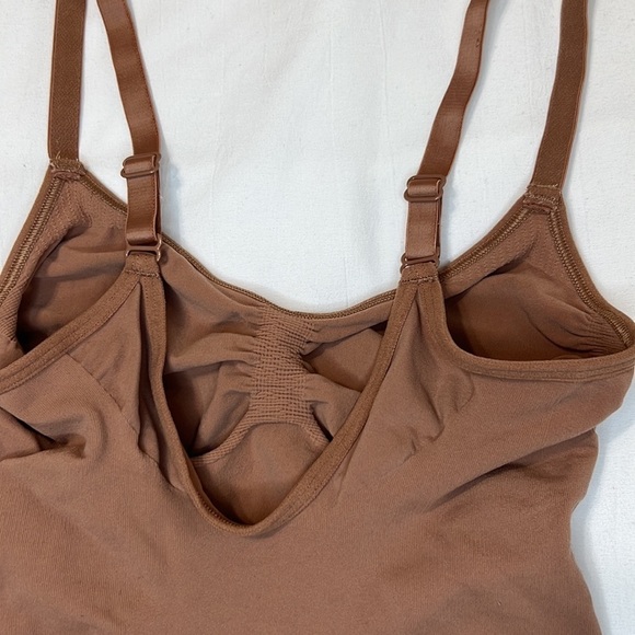 SKIMS SEAMLESS SCULPT BRIEF BODYSUIT SIENNA BROWN SIZE SMALL MEDIUM - Picture 10 of 11